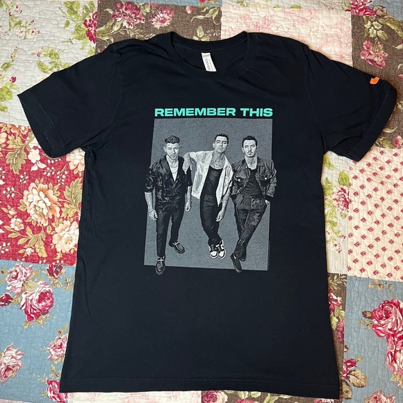 The Jonas Brothers Women’s 2021 Remember This Tour T-Shirt Size M - Picture 1 of 5